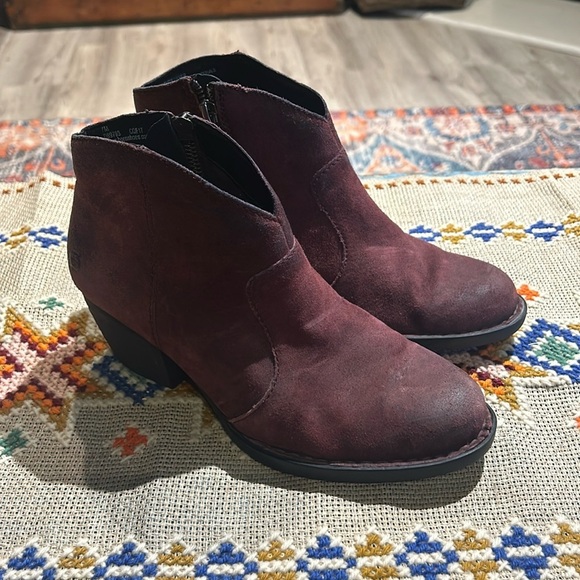 BORN Red Distressed Suede Michel Booties Size 7 - Picture 1 of 6